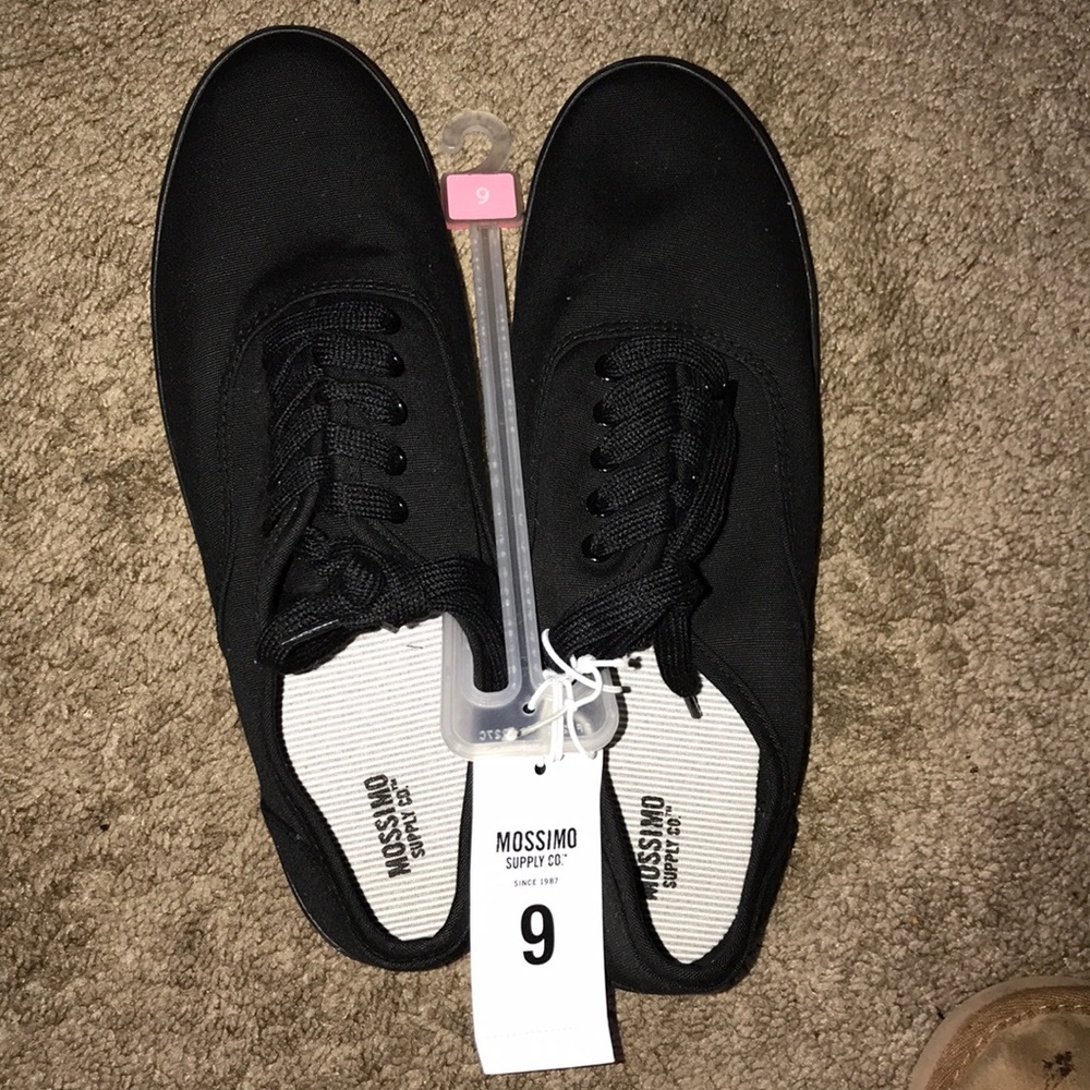 Canvas shoes